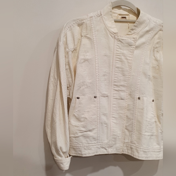 Free People distressed zip bomber style jacket, cream, size medium - Picture 3 of 4